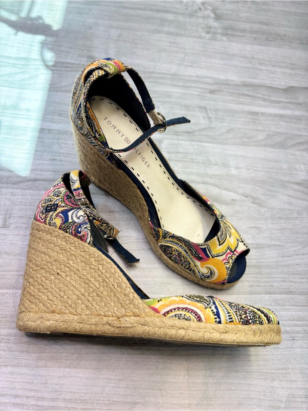 Tommy Hilfiger Preppy Multicolor Paisley Floral Espadrille Wedge Sandal Size 8.5